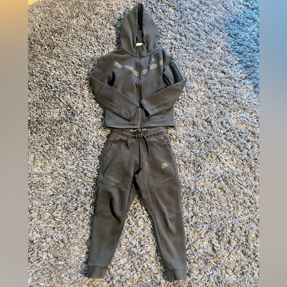 Black Nike Tech Sweatsuit sz Small